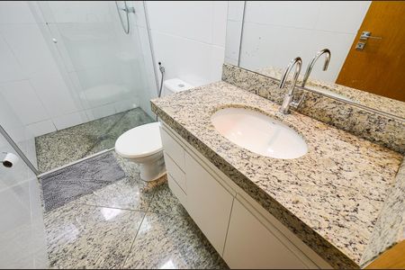 Apartamento à venda com 210m², 4 quartos e 2 vagas Apartamento à venda com 210m², 4 quartos e 2 vagasBanheiro social