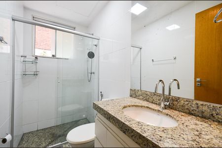Apartamento à venda com 210m², 4 quartos e 2 vagas Apartamento à venda com 210m², 4 quartos e 2 vagasBanheiro social
