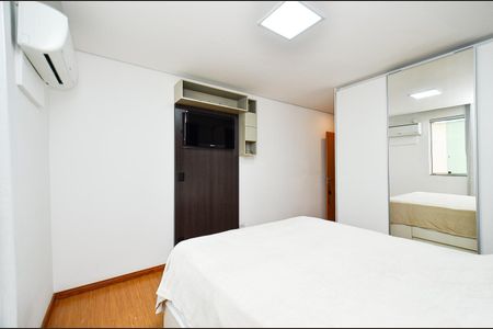 Apartamento à venda com 210m², 4 quartos e 2 vagas Apartamento à venda com 210m², 4 quartos e 2 vagasSuite