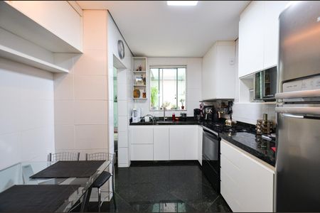 Apartamento à venda com 210m², 4 quartos e 2 vagas Apartamento à venda com 210m², 4 quartos e 2 vagasCozinha