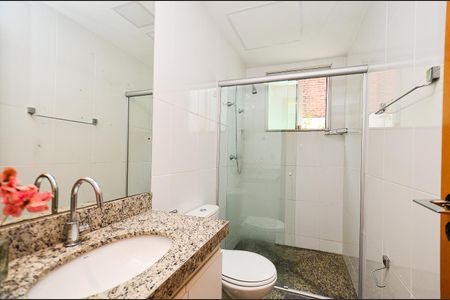 Apartamento à venda com 210m², 4 quartos e 2 vagas Apartamento à venda com 210m², 4 quartos e 2 vagasBanheiro suite