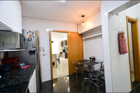 Apartamento à venda com 210m², 4 quartos e 2 vagas Apartamento à venda com 210m², 4 quartos e 2 vagasCozinha