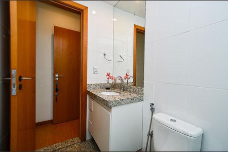 Apartamento à venda com 210m², 4 quartos e 2 vagas Apartamento à venda com 210m², 4 quartos e 2 vagasBanheiro suite