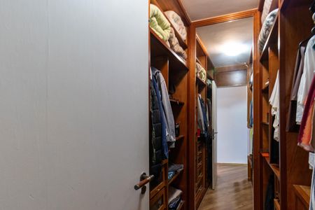 Casa à venda com 125m², 4 quartos e 4 vagasCloset da suíte