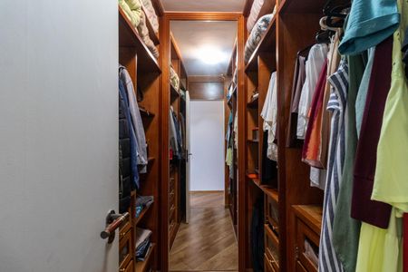Casa à venda com 125m², 4 quartos e 4 vagasCloset da suíte