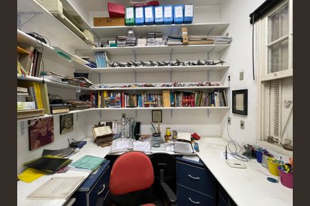 Casa à venda com 173m², 5 quartos e 4 vagas Casa à venda com 173m², 5 quartos e 4 vagasQuarto 5