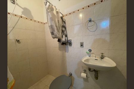 Casa à venda com 173m², 5 quartos e 4 vagas Casa à venda com 173m², 5 quartos e 4 vagasBanheiro 4