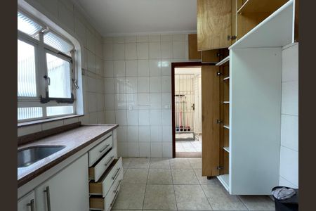 Casa à venda com 173m², 5 quartos e 4 vagas Casa à venda com 173m², 5 quartos e 4 vagasCozinha