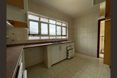 Casa à venda com 173m², 5 quartos e 4 vagas Casa à venda com 173m², 5 quartos e 4 vagasCozinha