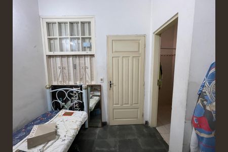 Casa à venda com 173m², 5 quartos e 4 vagas Casa à venda com 173m², 5 quartos e 4 vagasQuarto 4