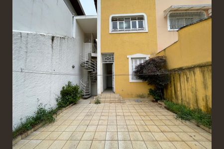 Casa à venda com 173m², 5 quartos e 4 vagas Casa à venda com 173m², 5 quartos e 4 vagasQuintal