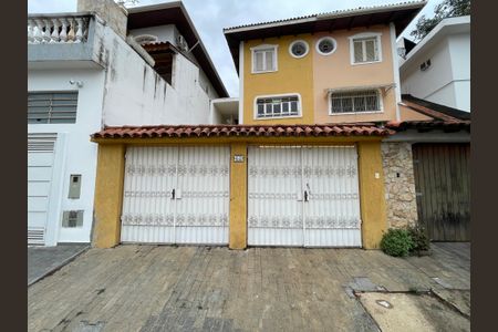 Casa à venda com 173m², 5 quartos e 4 vagas Casa à venda com 173m², 5 quartos e 4 vagasFachada rua 2