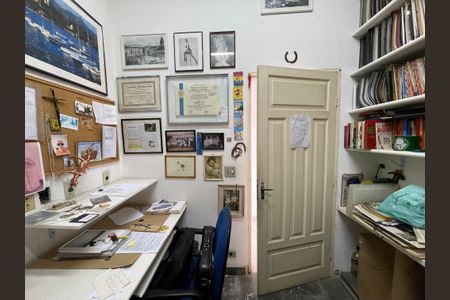 Casa à venda com 173m², 5 quartos e 4 vagas Casa à venda com 173m², 5 quartos e 4 vagasQuarto 5