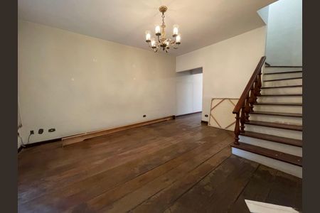 Casa à venda com 173m², 5 quartos e 4 vagas Casa à venda com 173m², 5 quartos e 4 vagasSala