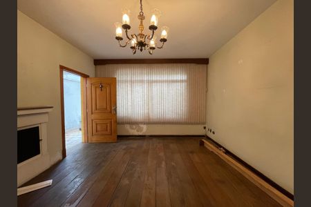 Casa à venda com 173m², 5 quartos e 4 vagas Casa à venda com 173m², 5 quartos e 4 vagasSala