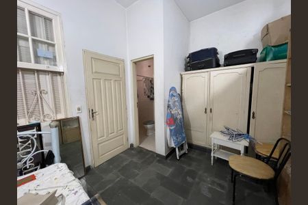 Casa à venda com 173m², 5 quartos e 4 vagas Casa à venda com 173m², 5 quartos e 4 vagasQuarto 4