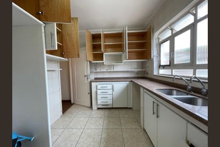 Casa à venda com 173m², 5 quartos e 4 vagas Casa à venda com 173m², 5 quartos e 4 vagasCozinha