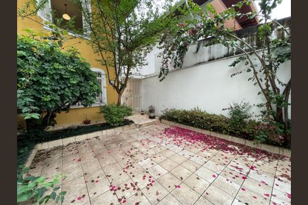 Casa à venda com 173m², 5 quartos e 4 vagas Casa à venda com 173m², 5 quartos e 4 vagasGaragem