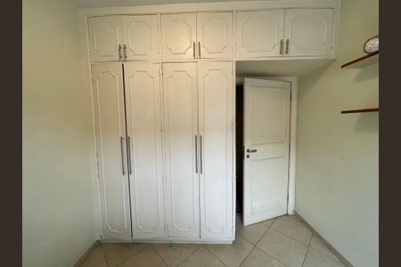 Casa à venda com 173m², 5 quartos e 4 vagas Casa à venda com 173m², 5 quartos e 4 vagasQuarto 2