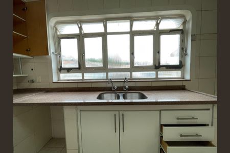 Casa à venda com 173m², 5 quartos e 4 vagas Casa à venda com 173m², 5 quartos e 4 vagasCozinha