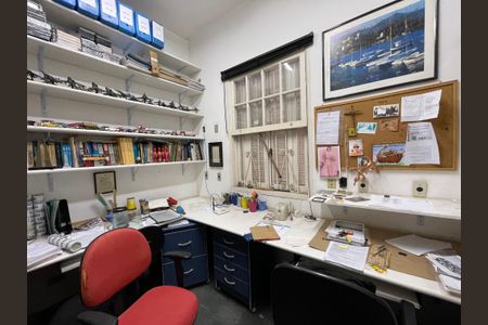 Casa à venda com 173m², 5 quartos e 4 vagas Casa à venda com 173m², 5 quartos e 4 vagasQuarto 5