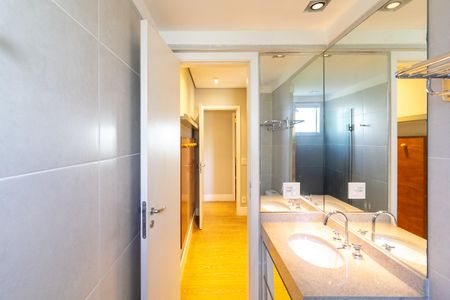 Apartamento para alugar com 80m², 2 quartos e 1 vaga Apartamento para alugar com 80m², 2 quartos e 1 vagaBanheiro Suíte 1