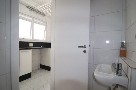 Apartamento para alugar com 135m², 4 quartos e 2 vagasBanheiro de Serviço