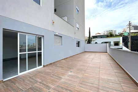 Apartamento à venda com 63m², 2 quartos e 2 vagasÁrea comum - Pátio