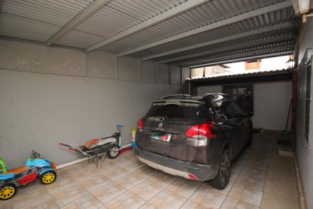 Casa à venda com 210m², 2 quartos e 5 vagas Casa à venda com 210m², 2 quartos e 5 vagasGaragem