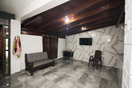 Casa à venda com 210m², 2 quartos e 5 vagas Casa à venda com 210m², 2 quartos e 5 vagasVaranda