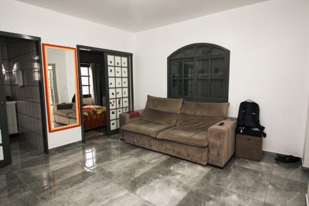 Casa à venda com 210m², 2 quartos e 5 vagas Casa à venda com 210m², 2 quartos e 5 vagasSala