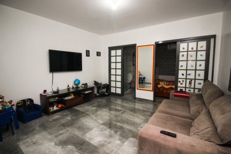 Casa à venda com 210m², 2 quartos e 5 vagas Casa à venda com 210m², 2 quartos e 5 vagasSala