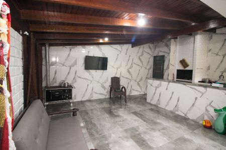 Casa à venda com 210m², 2 quartos e 5 vagas Casa à venda com 210m², 2 quartos e 5 vagasVaranda