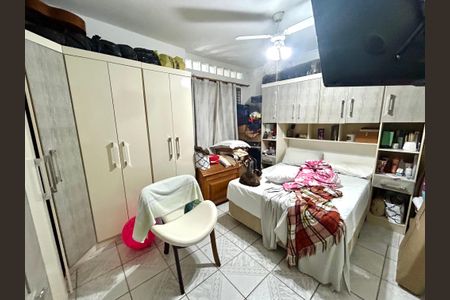 Casa à venda com 292m², 5 quartos e 4 vagas Casa à venda com 292m², 5 quartos e 4 vagasQuarto 4