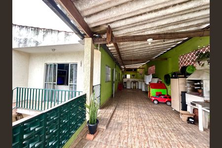 Casa à venda com 292m², 5 quartos e 4 vagas Casa à venda com 292m², 5 quartos e 4 vagasQuintal