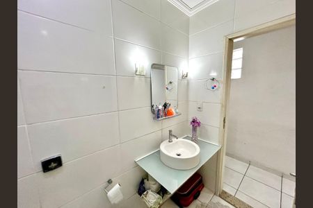 Casa à venda com 292m², 5 quartos e 4 vagas Casa à venda com 292m², 5 quartos e 4 vagasBanheiro 1