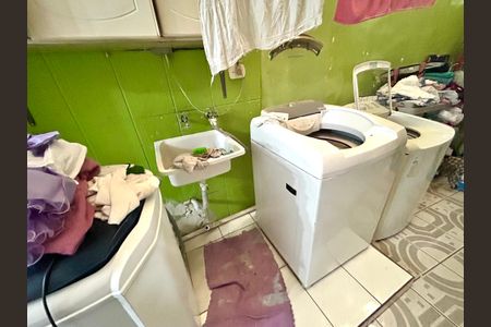 Casa à venda com 292m², 5 quartos e 4 vagas Casa à venda com 292m², 5 quartos e 4 vagasÁrea de Serviço