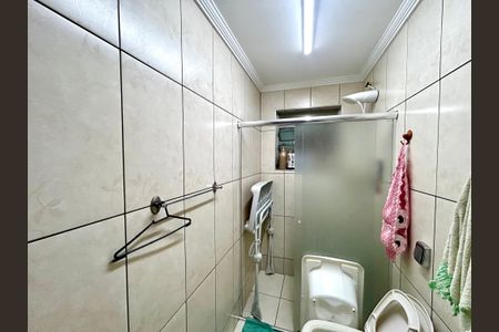 Casa à venda com 292m², 5 quartos e 4 vagas Casa à venda com 292m², 5 quartos e 4 vagasBanheiro 2