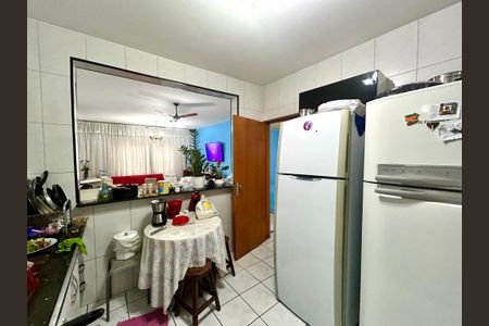 Casa à venda com 292m², 5 quartos e 4 vagas Casa à venda com 292m², 5 quartos e 4 vagasCozinha