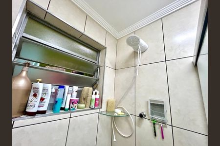 Casa à venda com 292m², 5 quartos e 4 vagas Casa à venda com 292m², 5 quartos e 4 vagasBanheiro 2