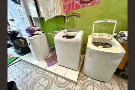 Casa à venda com 292m², 5 quartos e 4 vagas Casa à venda com 292m², 5 quartos e 4 vagasÁrea de Serviço