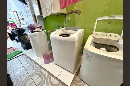 Casa à venda com 292m², 5 quartos e 4 vagas Casa à venda com 292m², 5 quartos e 4 vagasÁrea de Serviço