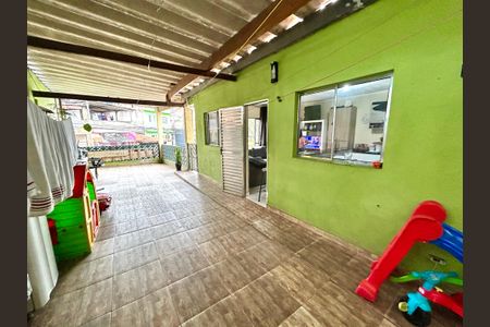 Casa à venda com 292m², 5 quartos e 4 vagas Casa à venda com 292m², 5 quartos e 4 vagasQuintal