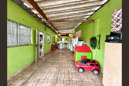 Casa à venda com 292m², 5 quartos e 4 vagas Casa à venda com 292m², 5 quartos e 4 vagasQuintal