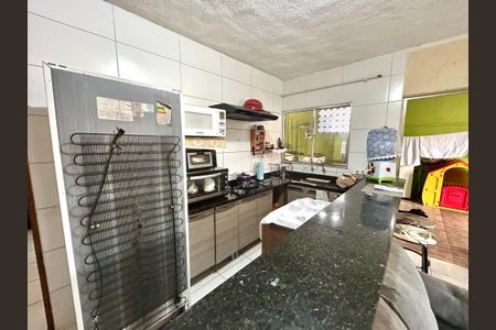 Casa à venda com 292m², 5 quartos e 4 vagas Casa à venda com 292m², 5 quartos e 4 vagasCozinha