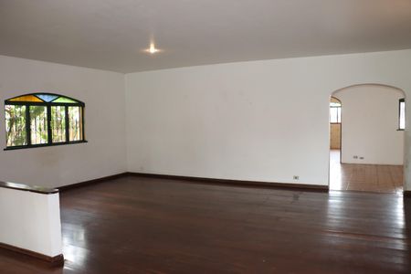Sala de casa para alugar com 4 quartos, 1001m² em Vila Santo Antônio, Cotia