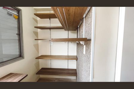 Apartamento à venda com 74m², 2 quartos e 1 vaga Apartamento à venda com 74m², 2 quartos e 1 vagaCloset da suíte