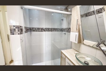 Apartamento à venda com 74m², 2 quartos e 1 vaga Apartamento à venda com 74m², 2 quartos e 1 vagaBanheiro