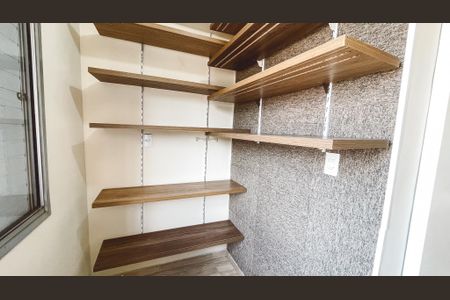 Apartamento à venda com 74m², 2 quartos e 1 vaga Apartamento à venda com 74m², 2 quartos e 1 vagaCloset da suíte