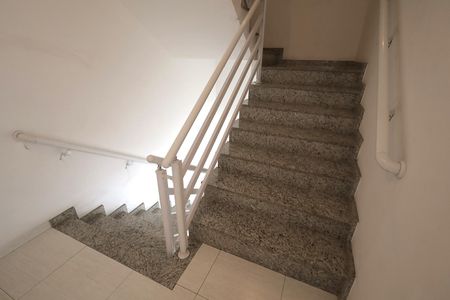 Apartamento para alugar com 54m², 2 quartos e 1 vagaEscada